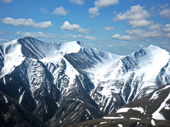 Снежные вершины. / Малые кавказские горы