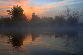 Ещё всё спит. / Утренняя тишина на озере Студёное.