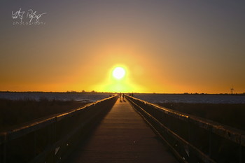 &nbsp; / Sonnenuntergang auf einer Seebrücke