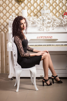 Студийный фотосет с кудрявой девушкой - Вораевич / Студийный фотосет с кудрявой девушкой: https://www.voraevich.com/ru/studio-photoset-with-curly-girl-ru/