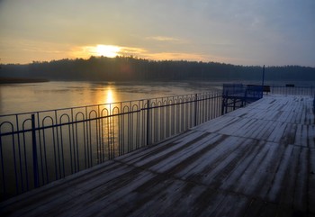 рассвет над озером / утро