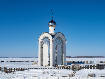 Часовня на берегу / часовня , зима