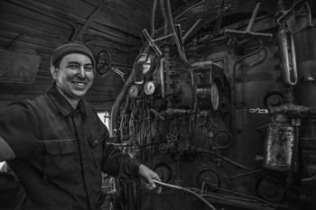 Машинист паровоза (Steam locomotive driver) / Фотография была сделана в кабине паровоза &quot;Л&quot; (Лебедянка) в городе Самара.