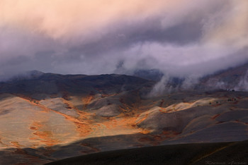 Тучи. Солнце. Горы. Алтай. / Плюшевые горы. Алтай.