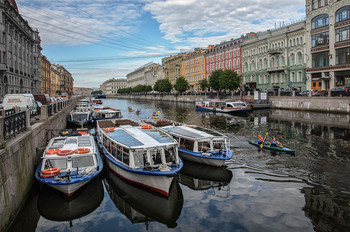 Водные прогулки / Утро в Петербурге