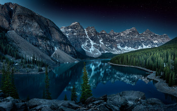 Ночь на озере / Озеро Морейн, Национальный парк Банфф, Канада