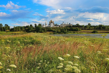 В Можайске летом / Лужецкий Монастырь, Можайск, Московская область.