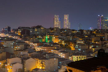 Стамбул под покровом ночи / Вид на район Шишли
