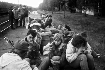 Ожидание пригородного поезда / 1992, станция Кучуры (Ульяновская область)