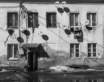 "Родимые пятна" или лапша - любимое блюдо / Ростов Великий
Золотое кольцо России
[img]https://i.imgur.com/6fcQ6l2.jpg[/img]
Для сравнения первое фото полноразмерное и в цвете 
[img]https://i.imgur.com/74XlBro.jpg[/img]