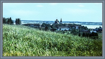 Глядя на Горицкий монастырь / Берег Шексны. (слайд 1980 г.)