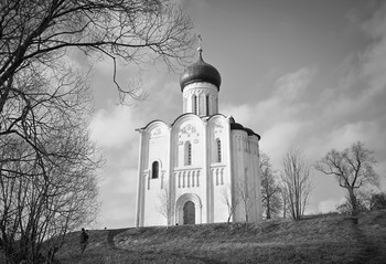 Храм Покрова на Нерли / белокаменный храм во Владимирской области России, в 1,5 км от посёлка Боголюбово; выдающийся памятник владимиро-суздальского зодчества.