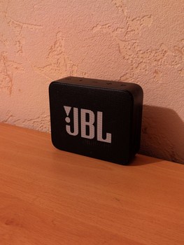 JBL GO 2 / Колонка jbl на столе