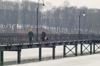 Весна,дождь и двое на мосту... / Весенние сюжеты. Мануальный объектив Komura 105/2,5