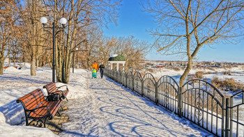 Вышел на прогулку / Ливны. В городском парке. Внизу река Быстрая Сосна.