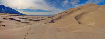 следы / мои. кажется. уже не помню... ну, точно - сапоги резиновые, мои, чтоб песок не насыпался. 
Great Sand Dunes National Park, Colorado, USA