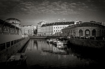 &quot;Ранним утром в сентябре&quot; (2) / С.Петербург. Мойка. Ч/б пленка.