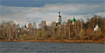 Весна над монастырём. / Толгский женский монастырь.