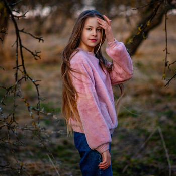 В розовом свитере / модель Юлиана Смирнова