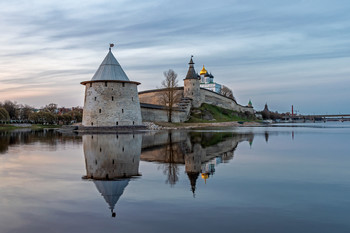 Псковский кремль / Рассвет над Псковским кремлем