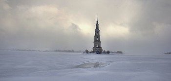 Калязинская колокольня в снежном буране / Калязин