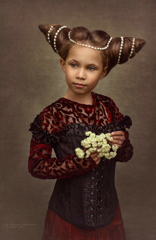 Девочка с цветком рябины. / Художественная ретушь фото Натали Мужчининой. Исходник здесь: https://vk.com/photo198566655_457249009