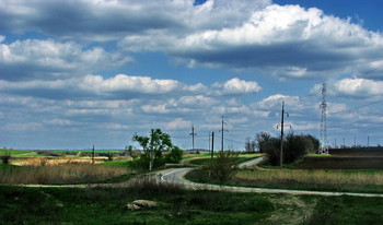 Дорога на хутор / Поворот,деревья,небо,облака