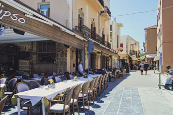 Ожидание / Греция,Крит,кафе, официант