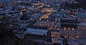 По крышам / Зальцбург, Австрия. 
Центр города с высоты Крепости Хоэнзальцбург