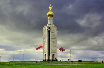 Третье ратное поле России Прохоровское / Прохоровское поле является местом кровопролитного сражения, произошедшего в 1943 году. Также эта битва известна, как одно из самых крупнейших танковых сражений за всю историю Второй мировой войны. А некоторые военные историки называют ее вовсе самой масштабной битвой с применением бронетанковых сил вообще.
https://youtu.be/vFwm-S8TJpQ