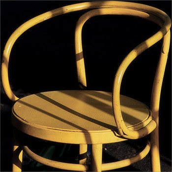 Старый желтый стул / Блошиный рынок