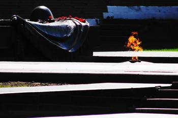 Память / Вечный огонь у кремлёвской стены