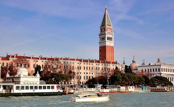Проплывая вдоль берегов Венеции / Проплывая вдоль берегов Венеции