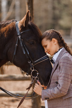 Большая любовь / Девушка с лошадкой