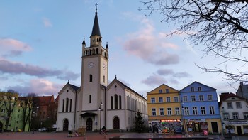 Католическая Европа. / Вечер в городке.