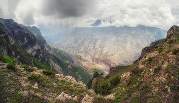 Дождь в горах. / Переменчивая погода Кавказских гор. Сулакский каньон, Дагестан.