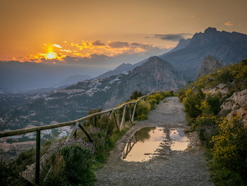 На закате в горах / На закате в горах, 2021