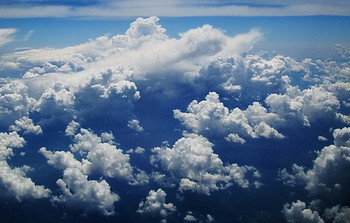 Облака. / Полет над облаками.