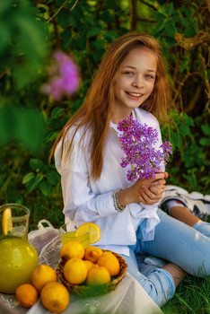Сиеста в школьном саду / модель Ангелина Табакова