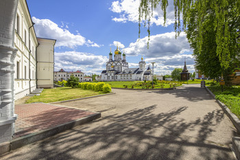 В Троице-Сергиевом Варницком монастыре / ***