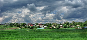 Была ещё весна / Село,небо,облака