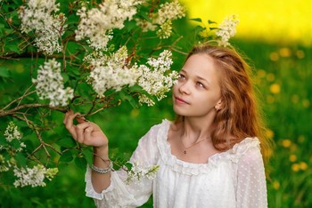 Белая сирень / модель Ангелина Табакова
платье предоставлено фотостудией «Косплей»