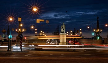 Вечернее движение / Троицкий мост,памятник А.В.Суворову.