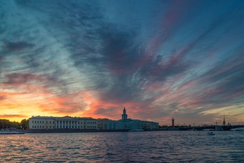 Закатное питерское небо / СПб. Июнь 2021.