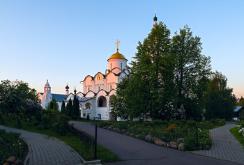 В свете заката / Покровский монастырь, Суздаль, май...