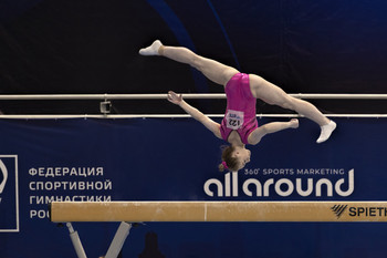 упражнения на бревне / Кубок России по спортивной гимнастике