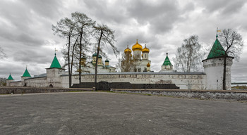 Ипатьевский монастырь / Вид с юга... Кострома, май...