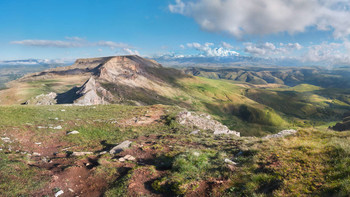 Вид на Эльбрус с плато Бермамыт / ...