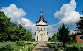 Храм с ангельскими крыльями. / Церковь Татианы (Гринблит) в Петрово-Дальнем.