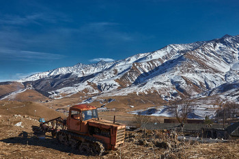 Казахстан на фоне гор / Северная Осетия